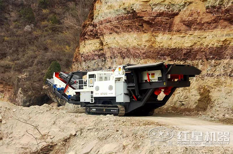 履带式破碎机现场 履带式破碎机现场