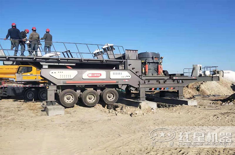 移动圆锥式破碎机现场 移动圆锥式破碎机现场