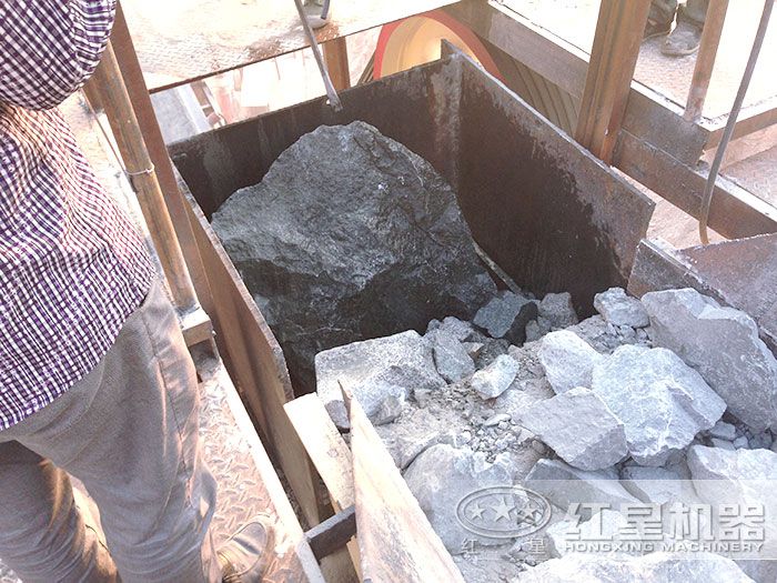 小型颚式破碎机进料口放大图