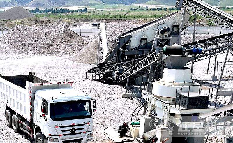 正在现场生产的HXVSI-1145制砂机 正在现场生产的HXVSI-1145制砂机