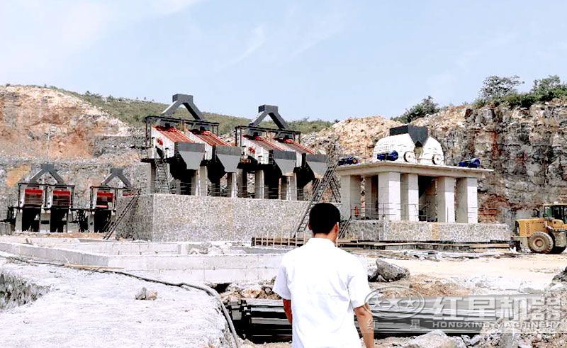 大型锤式破碎机安装现场