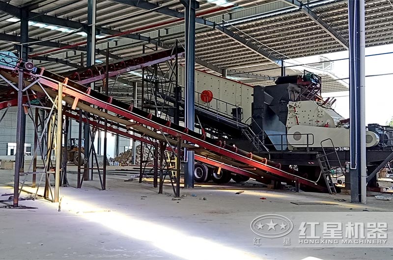 轮胎移动反击式破碎机现场 轮胎移动反击式破碎机现场