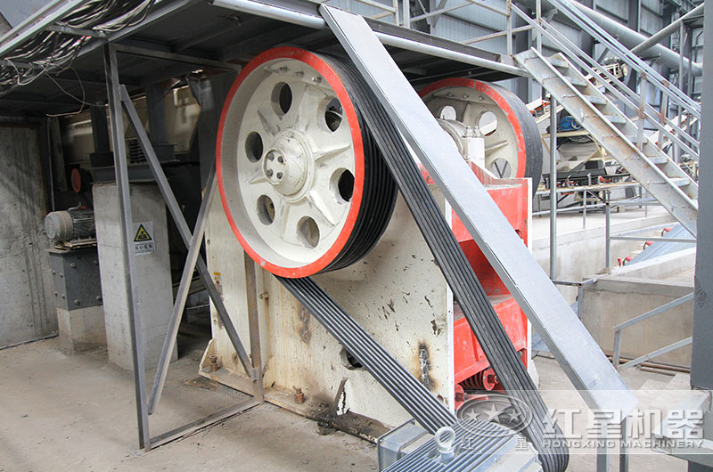 大型鄂破机作业现场实拍 大型鄂破机作业现场实拍