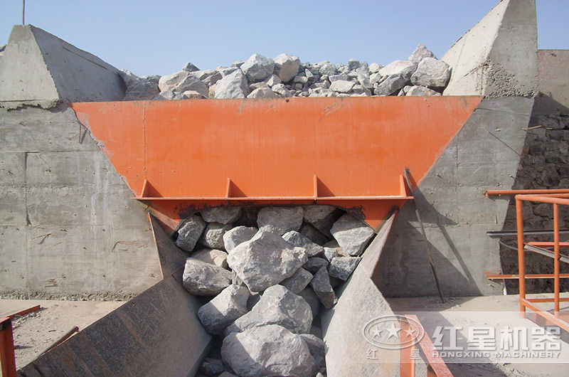 花岗岩碎石制砂现场 花岗岩碎石制砂现场