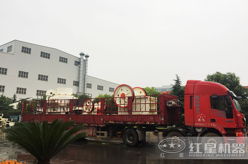 易彩堂750鄂破机装车发货现场 易彩堂750鄂破机装车发货现场