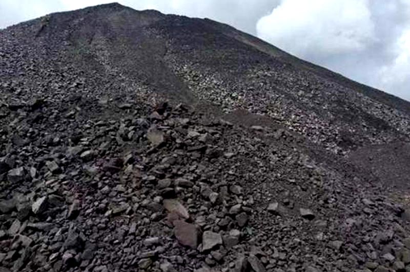 煤矸石料堆 煤矸石料堆