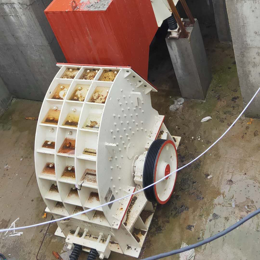 1615破碎机现场 1615破碎机现场