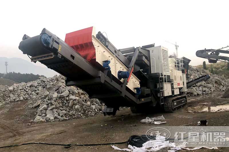 履带式反击破碎机现场 履带式反击破碎机现场