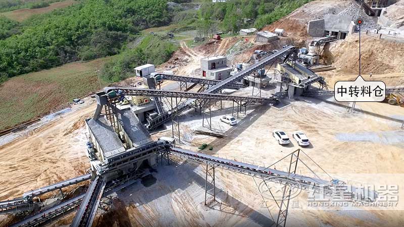 大型机制砂现场中转料仓实拍 大型机制砂现场中转料仓实拍