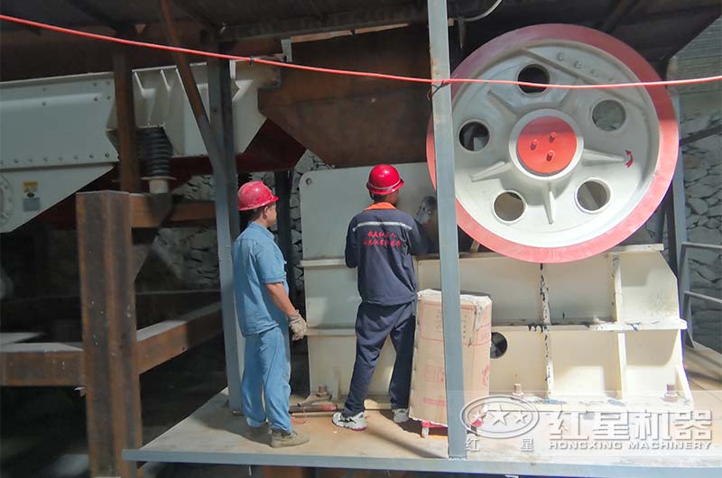 PE-900x1200大型颚式破碎机 PE-900x1200大型颚式破碎机