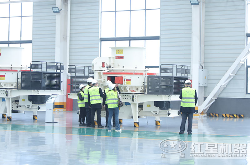 客户来厂考察制砂机设备 客户来厂考察制砂机设备