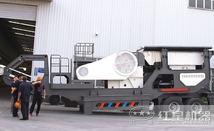 客户到场参观考察移动破碎机 客户到场参观考察移动破碎机