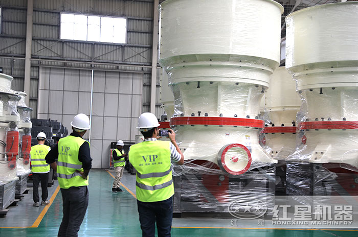 印度客户来厂参观考察圆锥式石子机 印度客户来厂参观考察圆锥式石子机