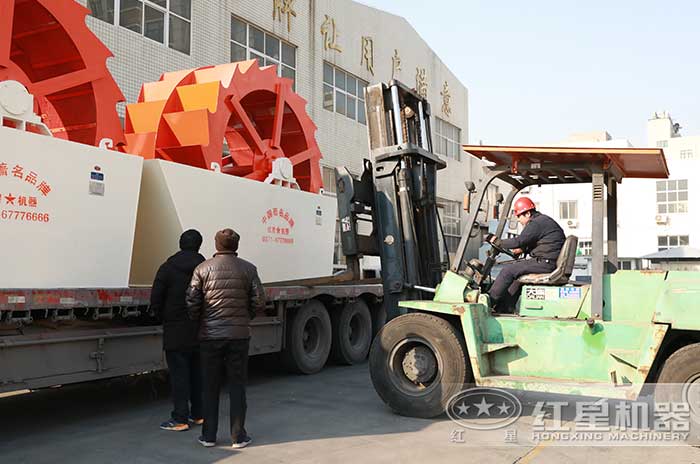 石子水洗设备正在装车即将发往客户现场 石子水洗设备正在装车即将发往客户现场