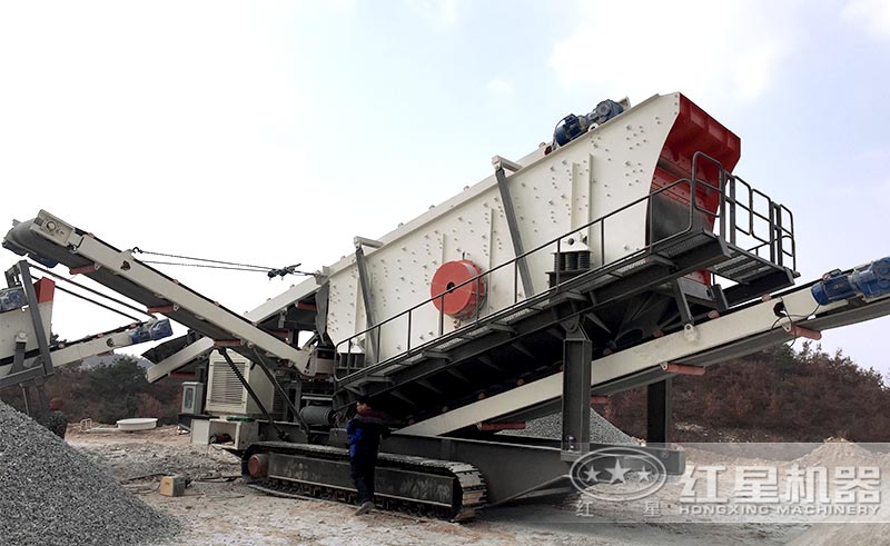时产300吨的移动式破碎机现场 时产300吨的移动式破碎机现场