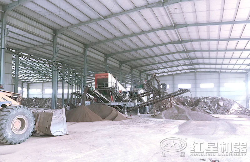 移动制砂机生产瓜米石制沙现场 移动制砂机生产瓜米石制沙现场