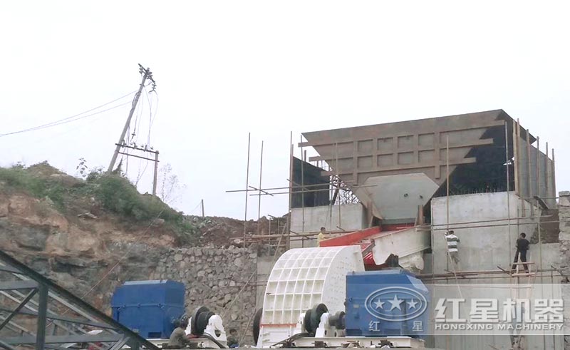 锤式大型石子粉碎机安装现场 锤式大型石子粉碎机安装现场