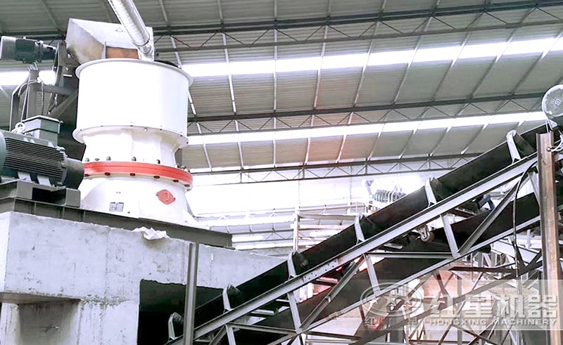 圆锥式大型石子粉碎机安装现场 圆锥式大型石子粉碎机安装现场