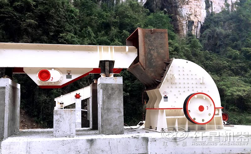 锤式石头破碎机安装现场 锤式石头破碎机安装现场