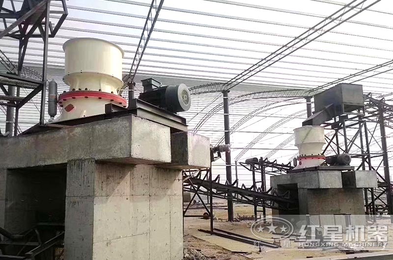 石灰岩生产现场 石灰岩生产现场