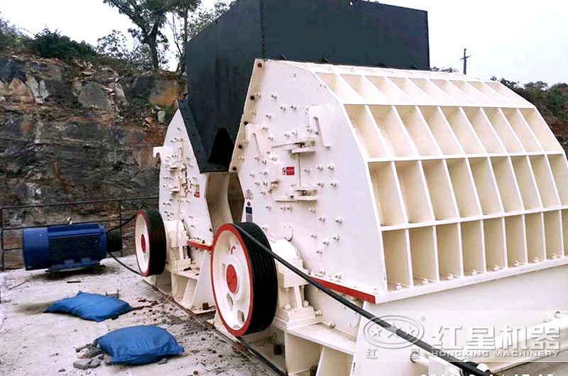 锤式破碎机现场 锤式破碎机现场