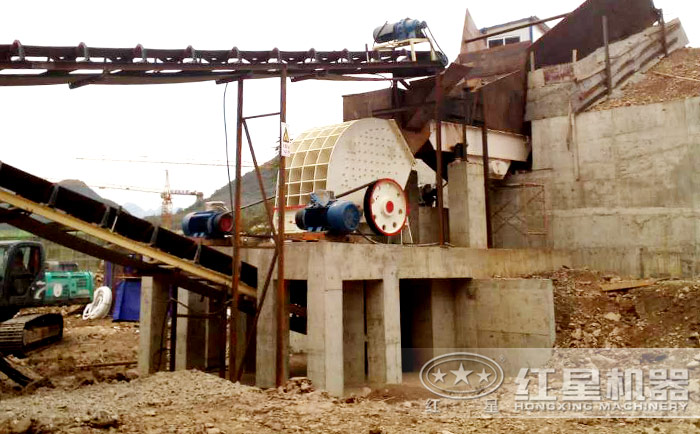 反击式破碎机生产现场 反击式破碎机生产现场