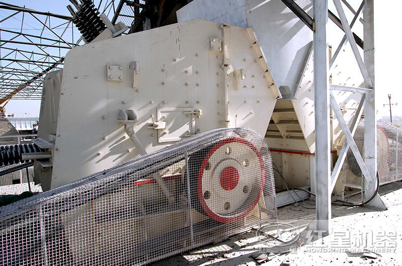 反击式破碎机现场 反击式破碎机现场