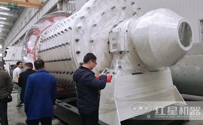 客户来厂考察球磨机 客户来厂考察球磨机