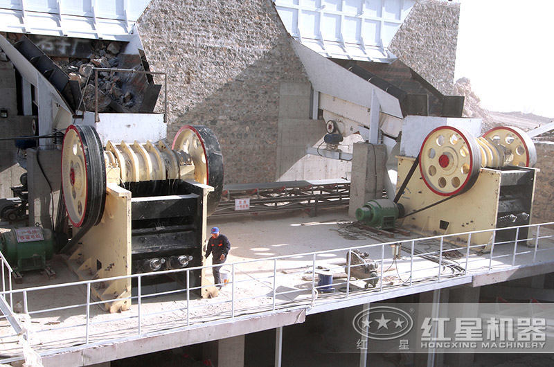 颚式破碎机工作现场 颚式破碎机工作现场