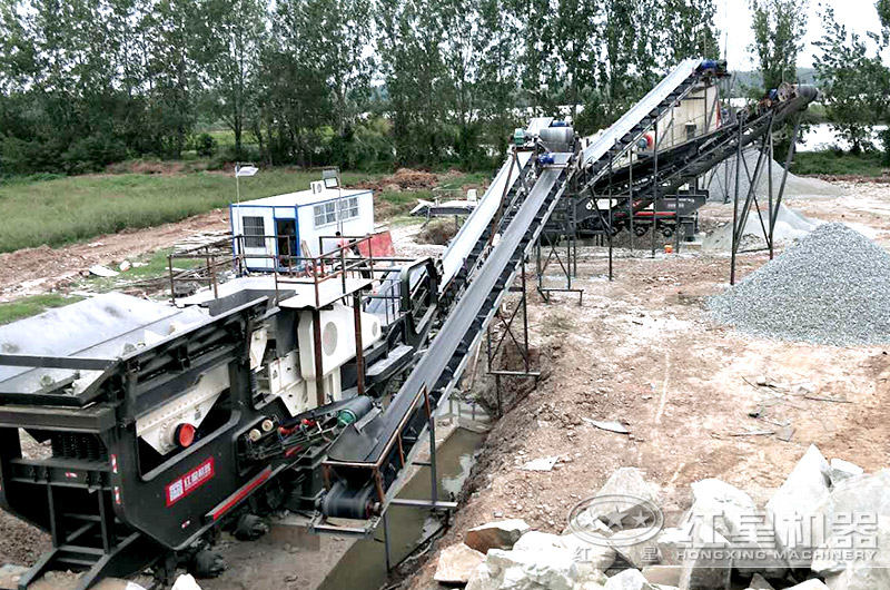 移动式破碎机现场实拍 移动式破碎机现场实拍