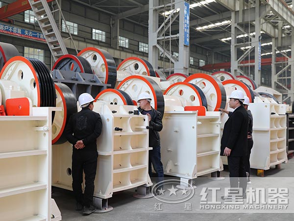 客户来厂考察颚式破碎机 客户来厂考察颚式破碎机