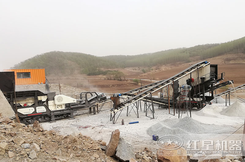 小型移动破碎沙石机生产现场 小型移动破碎沙石机生产现场
