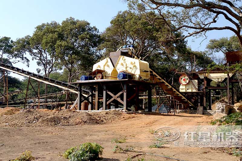 两台石灰石破碎机现场 两台石灰石破碎机现场