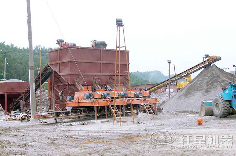 对辊式破碎机现场图 对辊式破碎机现场图