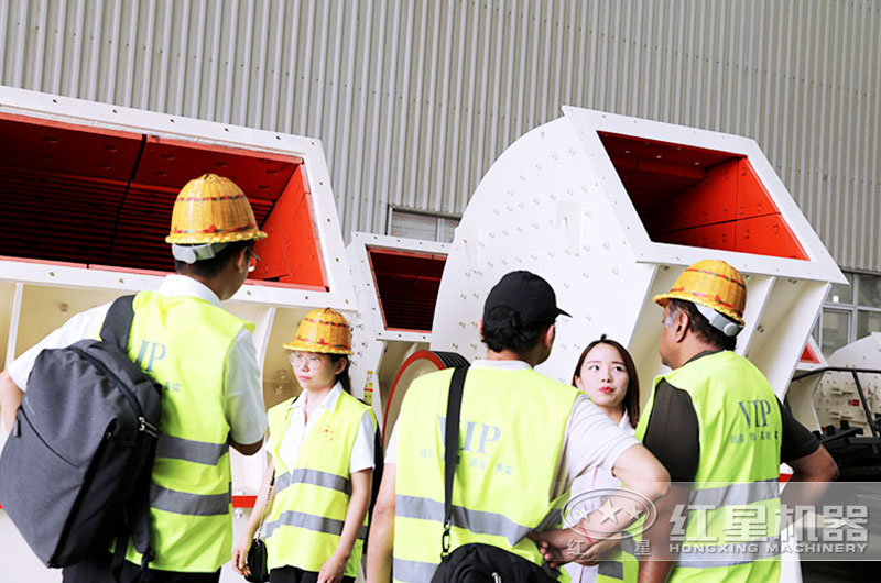 锤式粉碎机用户参观 锤式粉碎机用户参观