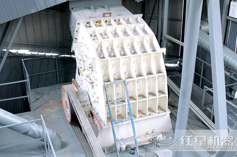 多锤头破碎机作业中 多锤头破碎机作业中