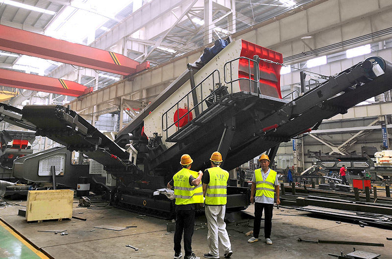 客户来厂参观考察移动振动筛沙机 客户来厂参观考察移动振动筛沙机