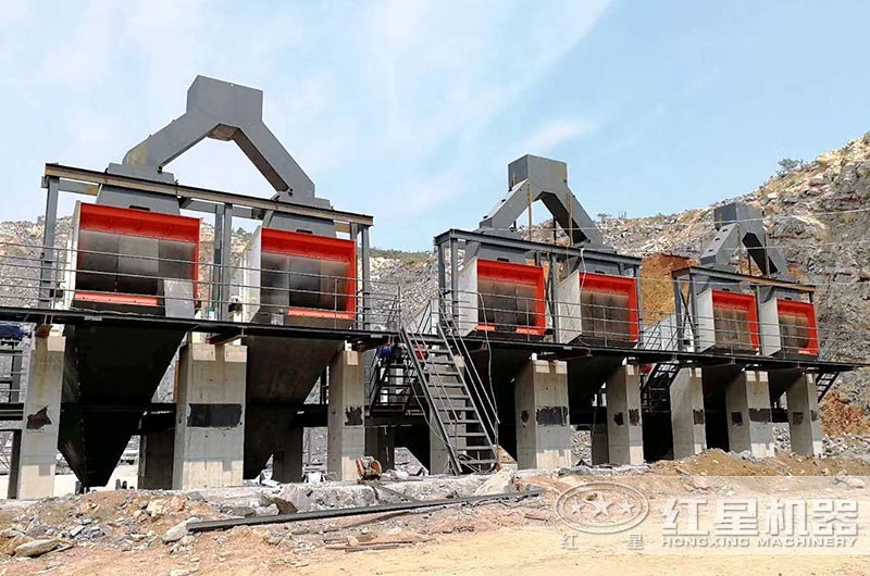 大型砂石生产线筛分机作业现场 大型砂石生产线筛分机作业现场