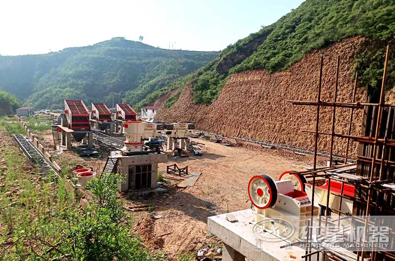 山石打碎机器现场 山石打碎机器现场