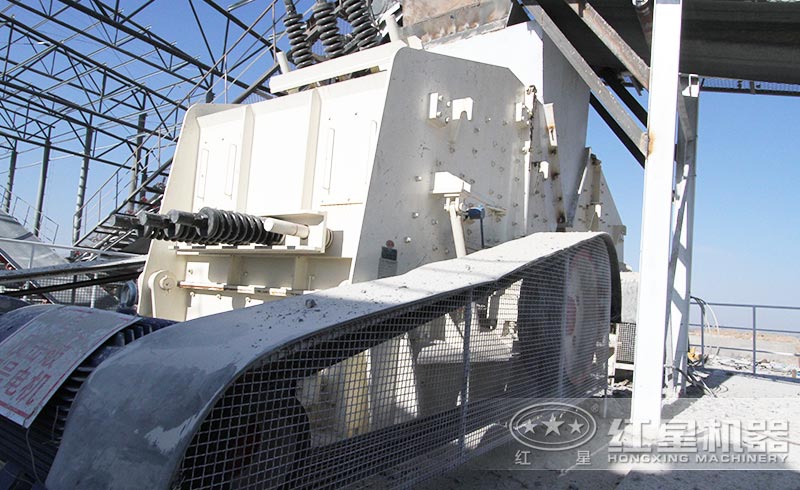 反击式破碎机现场 反击式破碎机现场