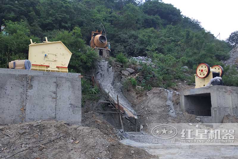 小型反击式破碎机占地小好移动 小型反击式破碎机占地小好移动