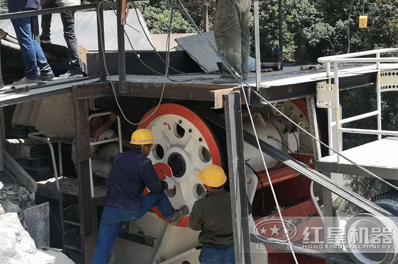 大型颚式破碎机现场 大型颚式破碎机现场