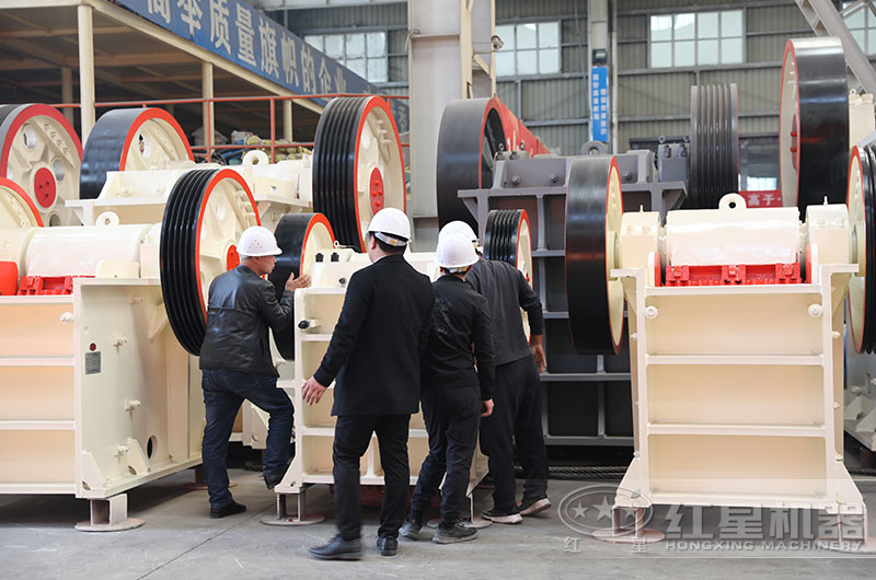 客户考察小型颚破机 客户考察小型颚破机