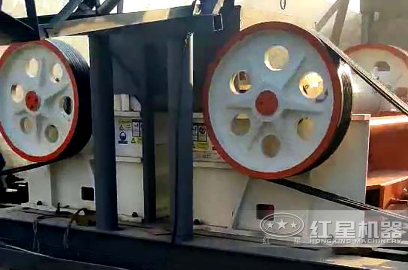 细鄂破出料较大,破碎比小、产量也小 细鄂破出料较大,破碎比小、产量也小