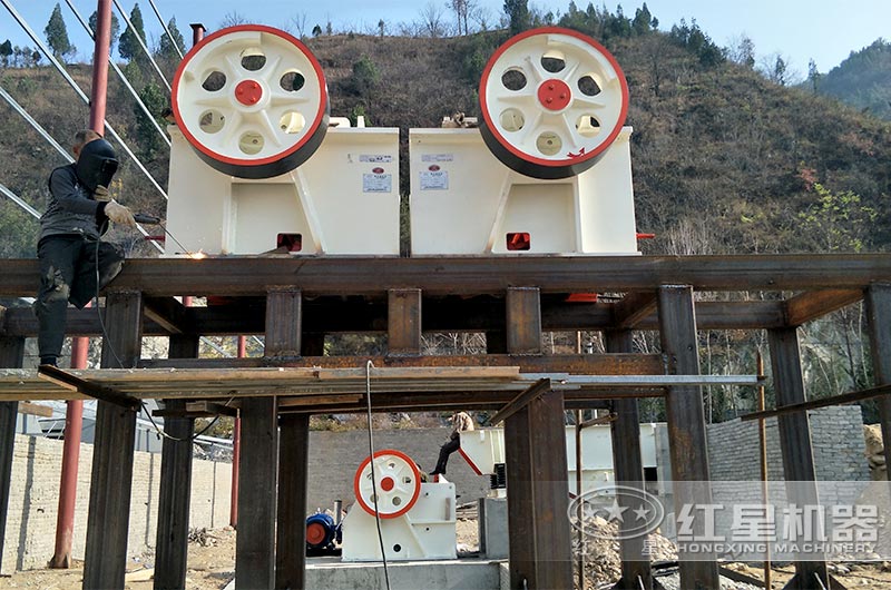 颚式破碎机加细颚破碎机安装现场 颚式破碎机加细颚破碎机安装现场
