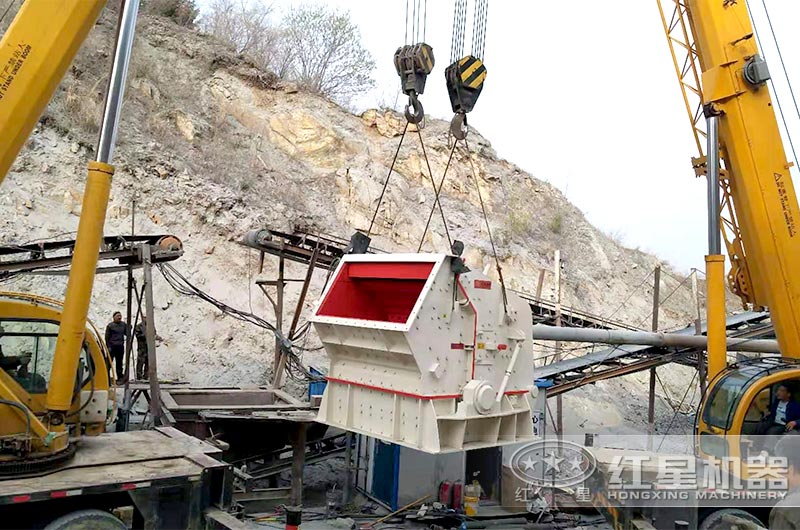 反击式破碎机现场 反击式破碎机现场