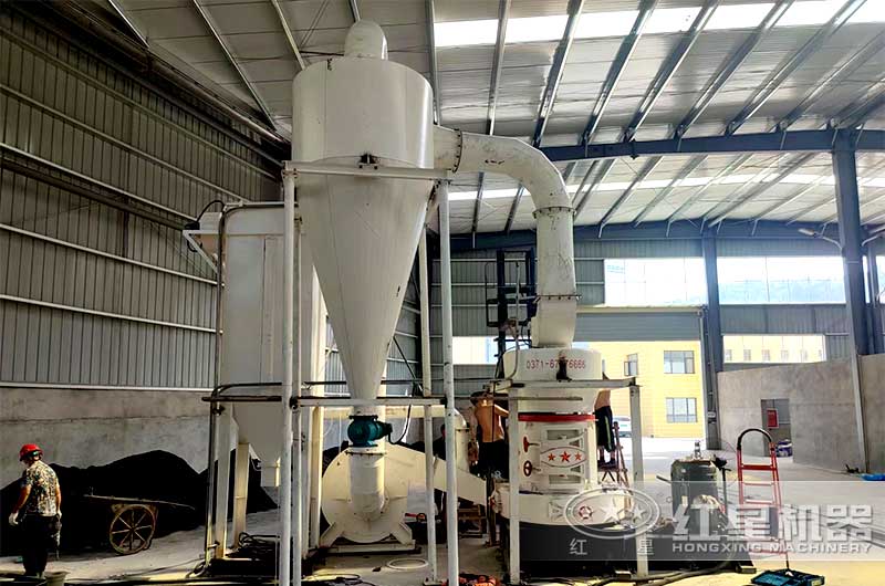 雷蒙磨粉机安装现场 雷蒙磨粉机安装现场