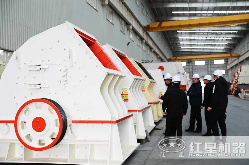 客户参观易彩堂重锤式破碎机车间 客户参观易彩堂重锤式破碎机车间