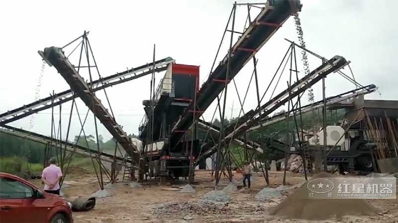 移动式破碎机现场 移动式破碎机现场