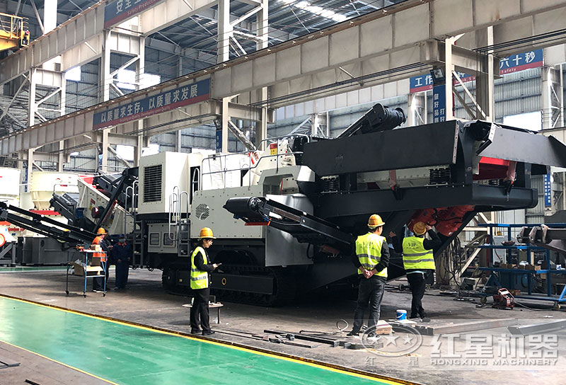 客户参观移动风化石制砂机设备 客户参观移动风化石制砂机设备